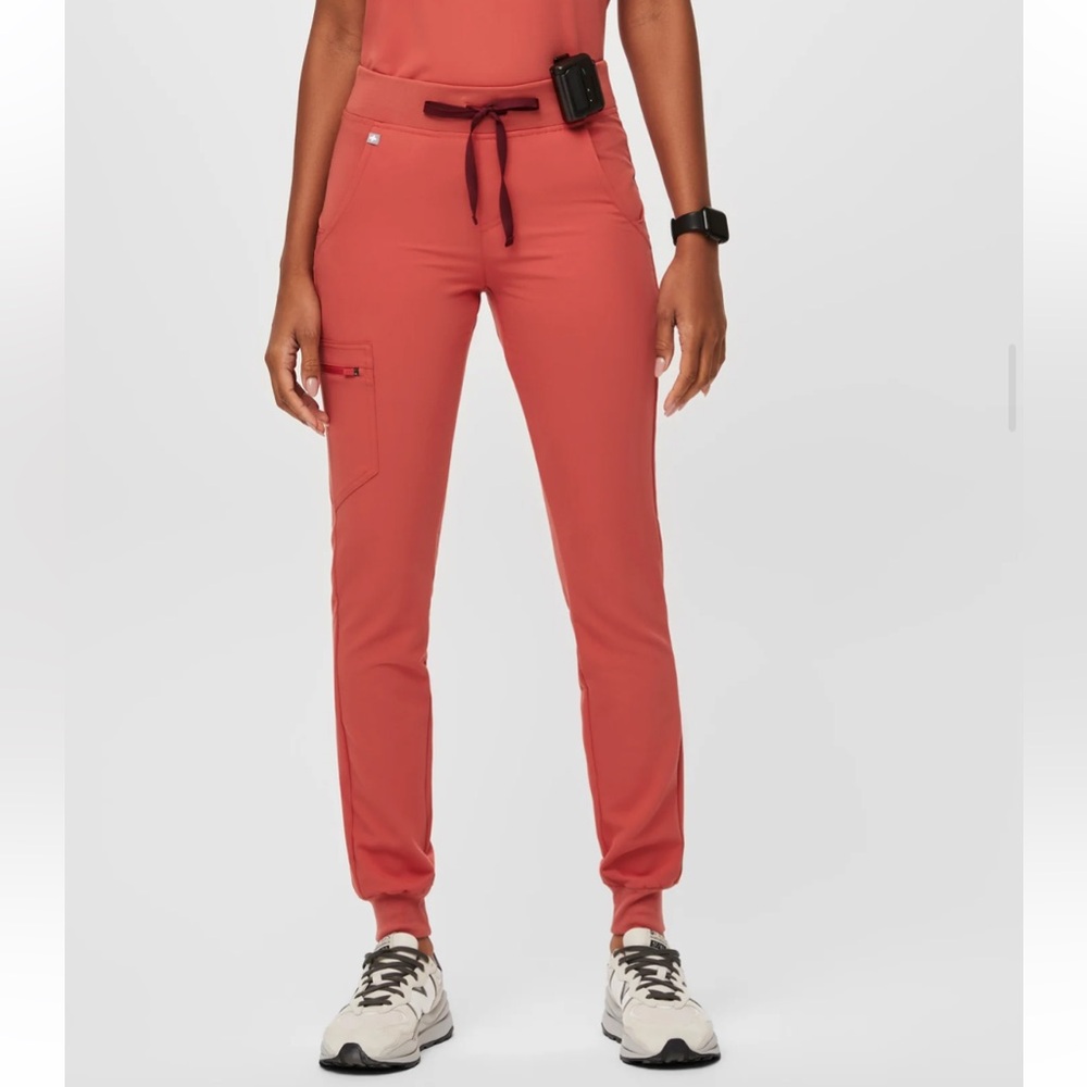 Figs Women’s Clay Zamora Jogger Scrub Pants